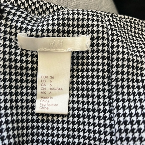 H&M Herringbone Tulip Skirt Size 6 - Picture 6 of 8